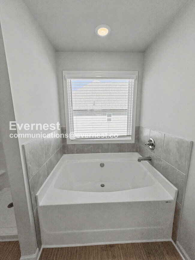 Building Photo - 322 Bertha Honey Stewart Dr