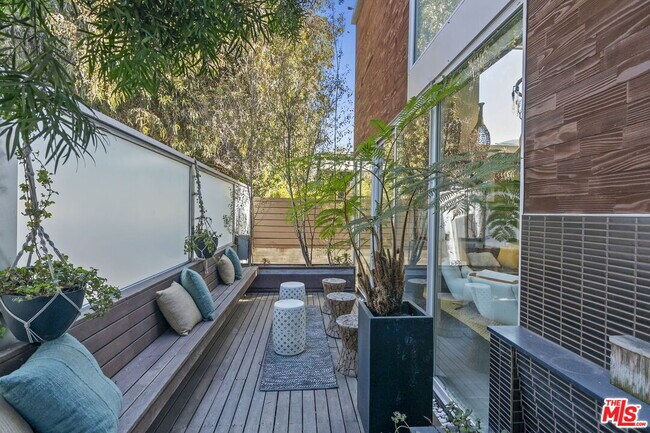 Building Photo - 1220 Cabrillo Ave