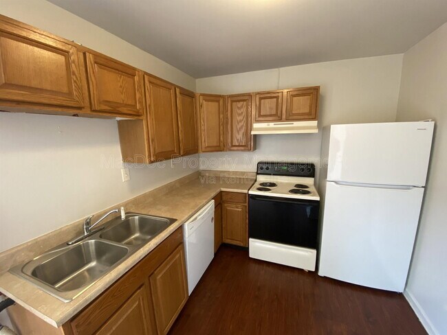Building Photo - 110 Hughey Ct