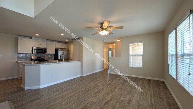Building Photo - Gorgeous, Newly Remodeled 3 Bed / 2 Bath T...