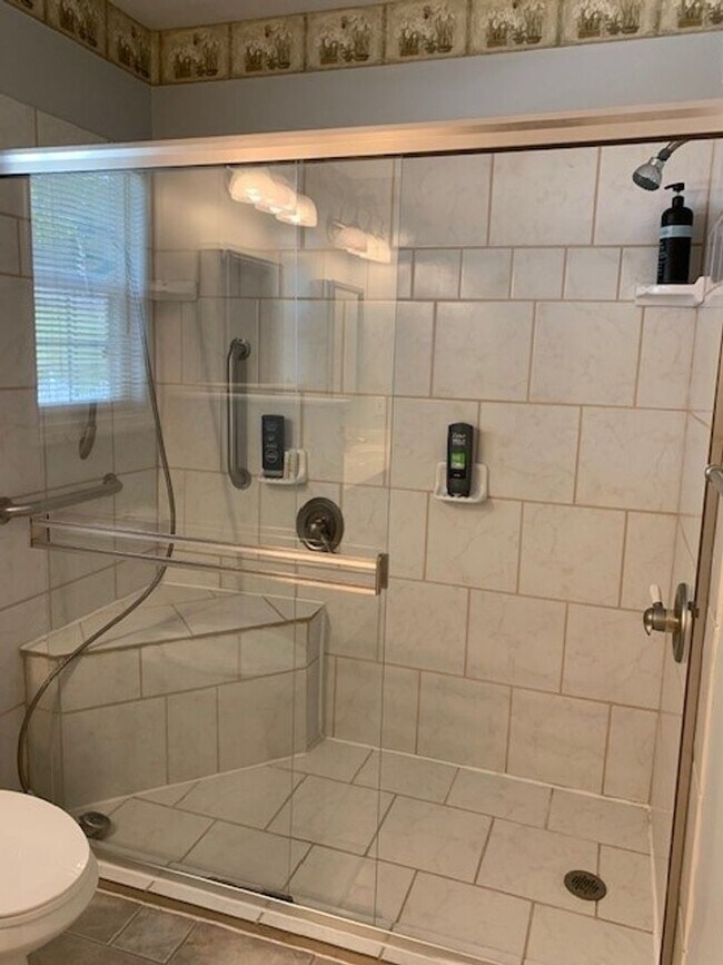 Building Photo - Furnished 4 Bedroom 3 Bath House in Kimberling City, MO with 2 car garage-Seasonal Lake View