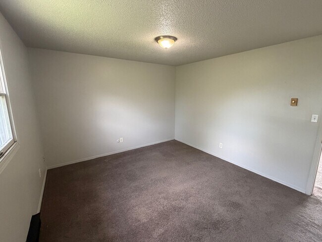 Building Photo - 115 Jerome Ln