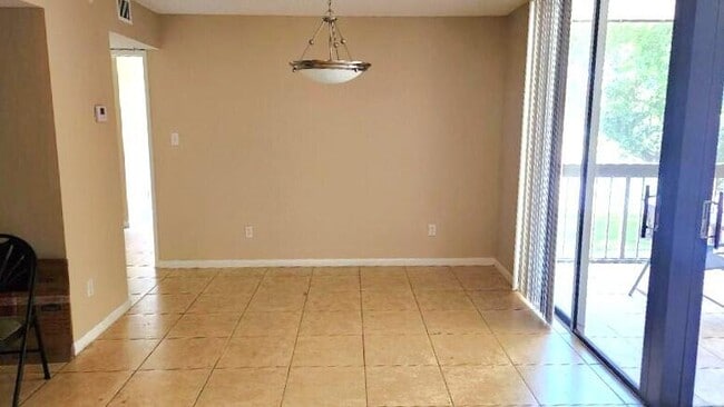 Building Photo - 2025 Lavers Cir