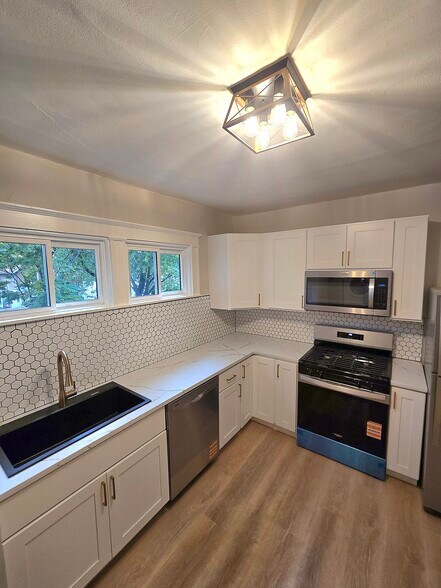 Building Photo - 2032 Elm Ave