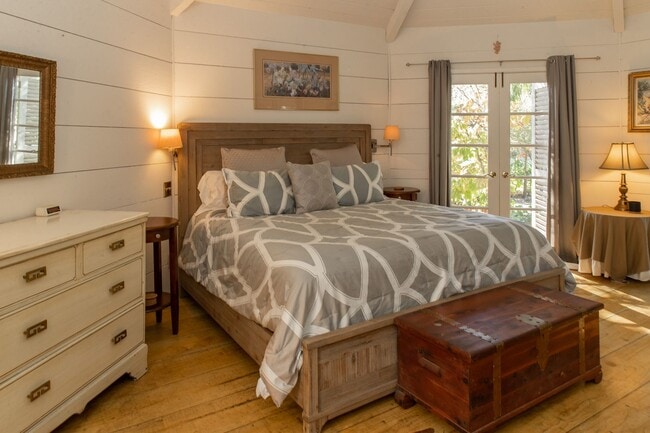 Building Photo - Adorable Carmel by the Sea Cottage! Lookin...