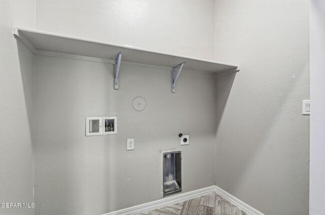 Building Photo - 925 Louisiana Downs Ave