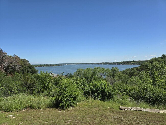 Building Photo - Stunning 1 Bedroom Condo with Gorgeous Views of Granbury Lake