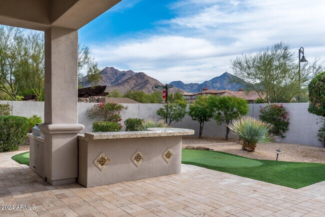 Building Photo - 9901 E Edgestone Dr