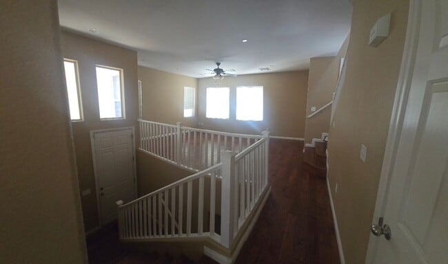 Building Photo - Beautiful 4 Bedroom Home in Mountains Edge