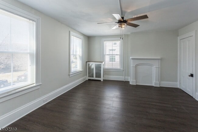 Building Photo - 211 Washington St