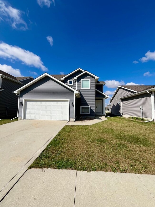 Building Photo - Now Leasing – Stylish 3-Bedroom Home in Bondurant