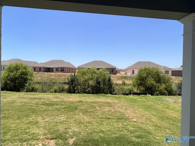 Building Photo - 330 Silo Ln