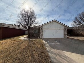 Building Photo - 3 Bed 2 Bath 2 Car Garage