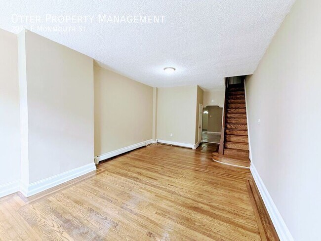 Building Photo - 2071 E Monmouth St