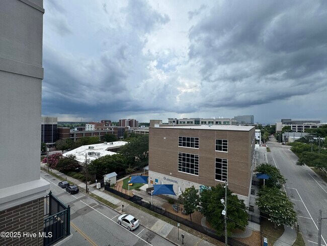 Building Photo - 124 Walnut St