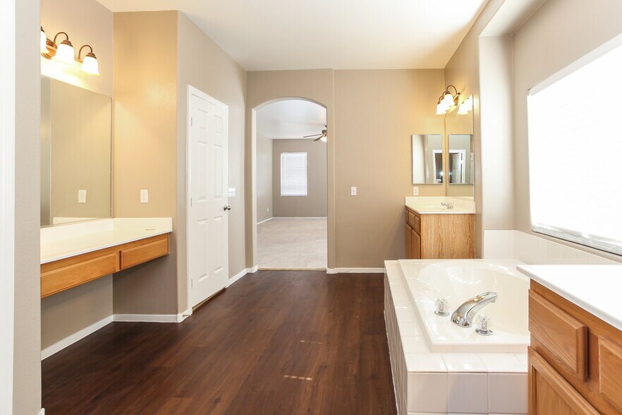 Building Photo - 4926 Quartz Crest St