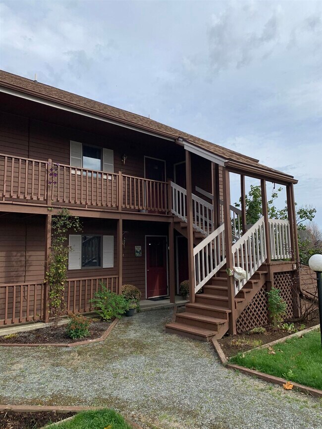 Building Photo - 383 Holbrook Bay Cmns