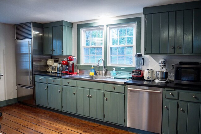 Building Photo - 1357 Canal Rd