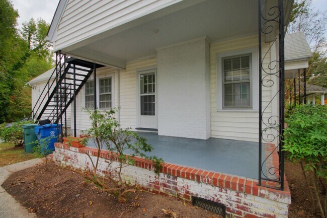 Building Photo - Charming 2 Bedroom Duplex in Lakewood!