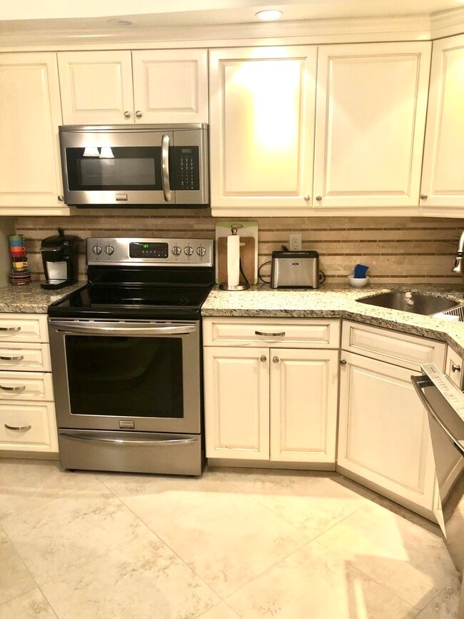 Building Photo - 5440 N Ocean Dr