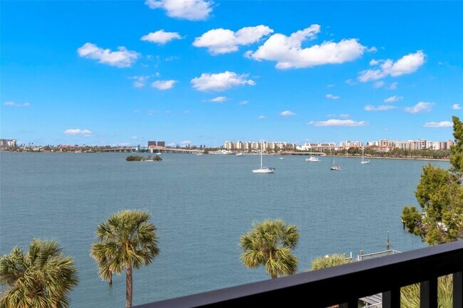 Building Photo - 1848 Shore Dr S