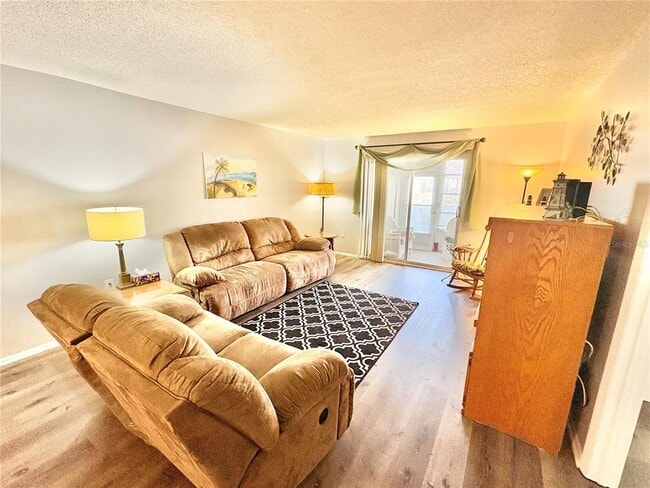 Building Photo - 3064 Lake Bayshore Dr