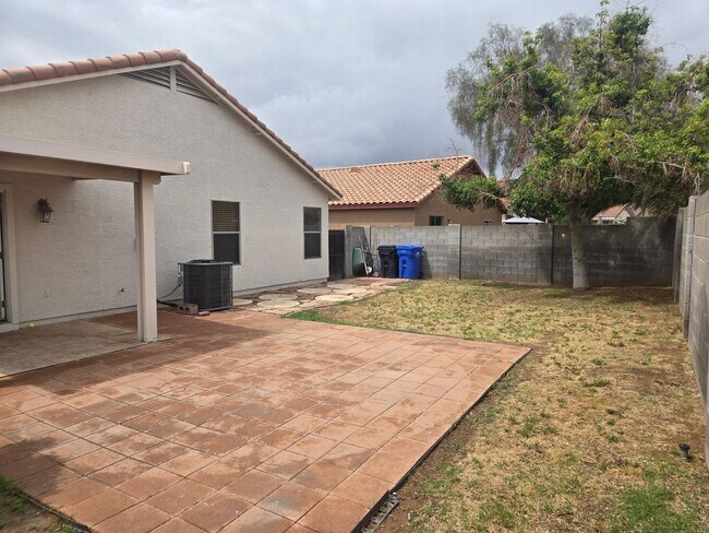 Building Photo - 3 bed, 2 bath in Surprise