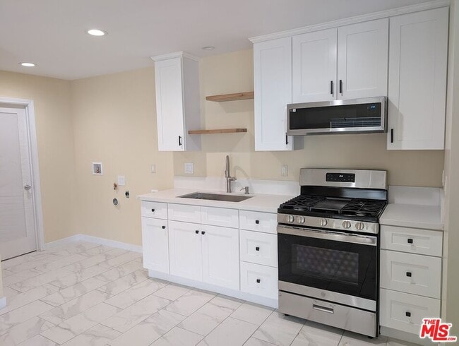 Building Photo - 317 W 111th St