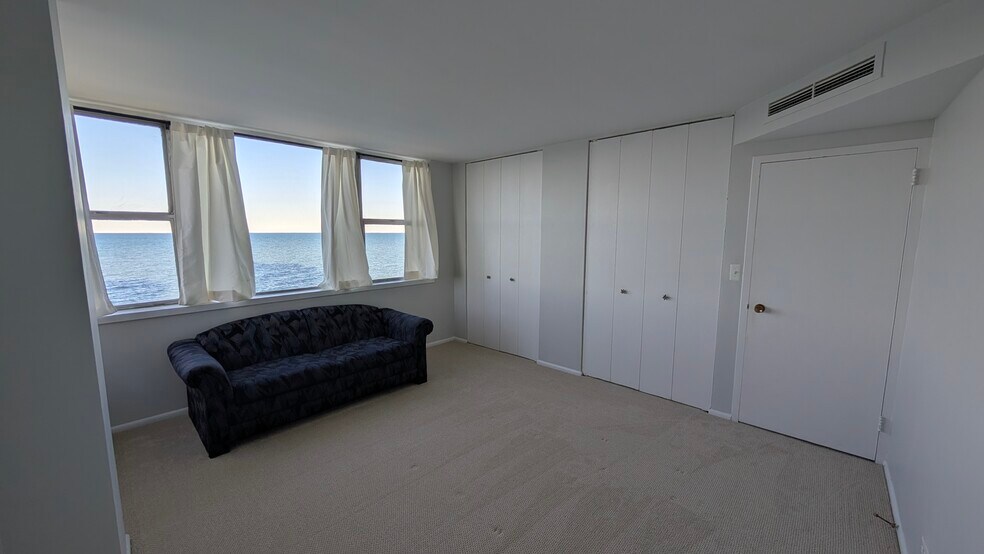 North Bedroom - 6301 N Sheridan Rd
