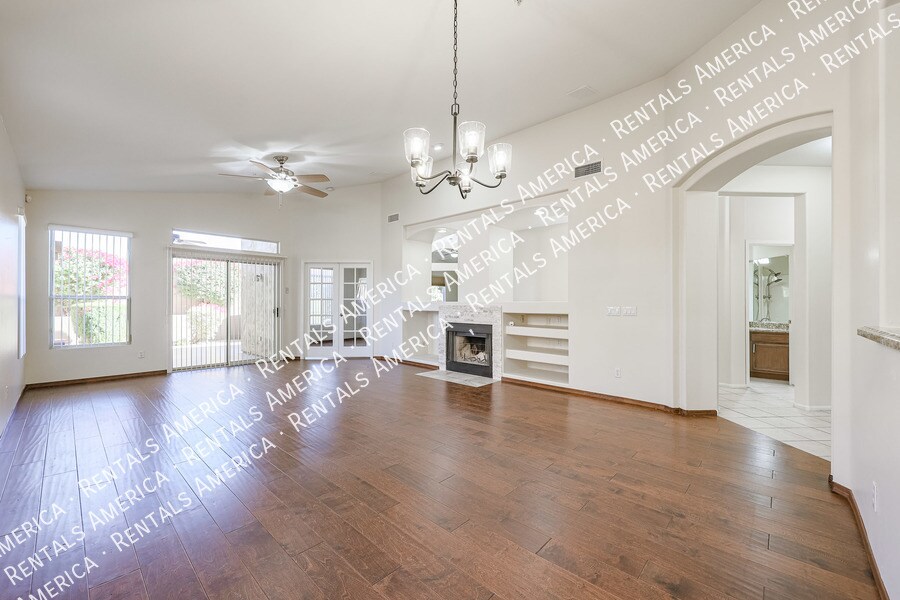 Building Photo - 10232 E Meadow Hill Dr