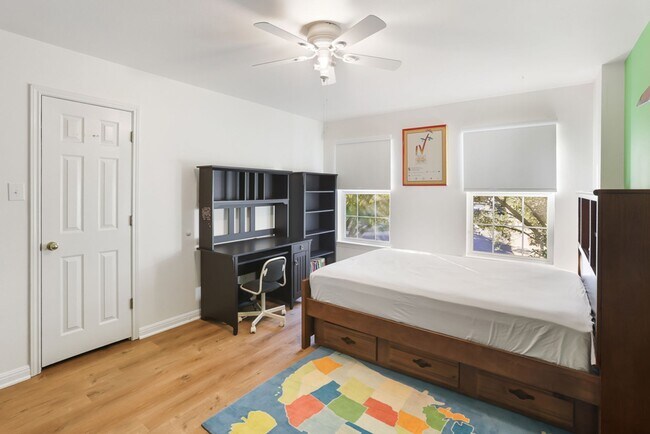 Building Photo - 4 Bedroom/3.5 Bath Rogers Ranch Subdivision