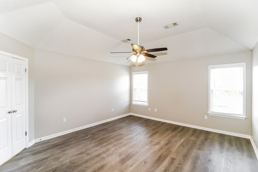 Building Photo - 2827 Fletcher View Dr