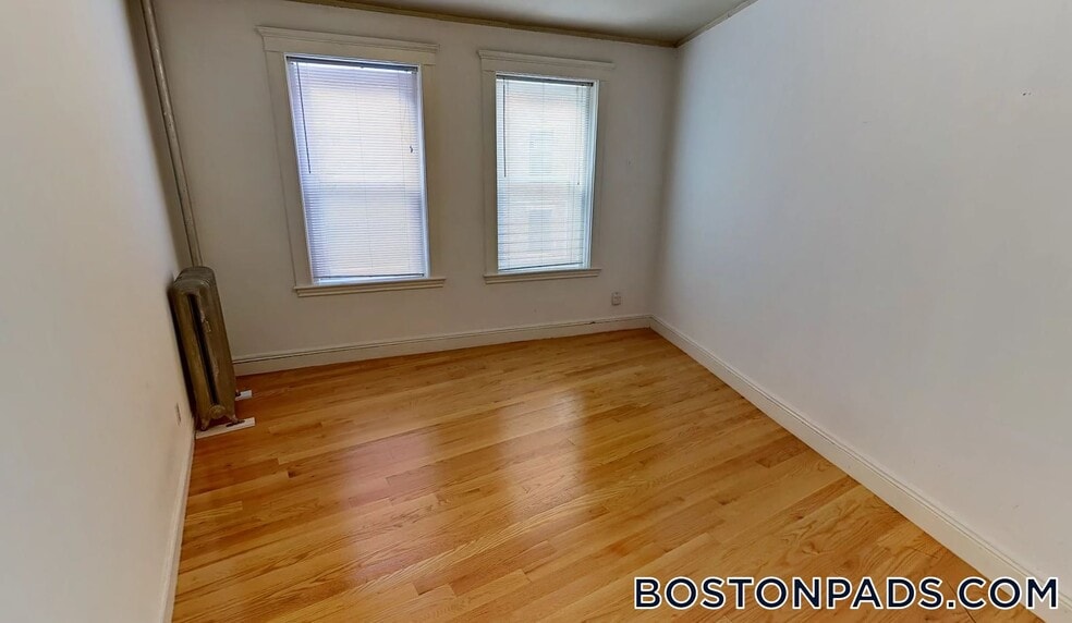 Building Photo - 137 Park Dr