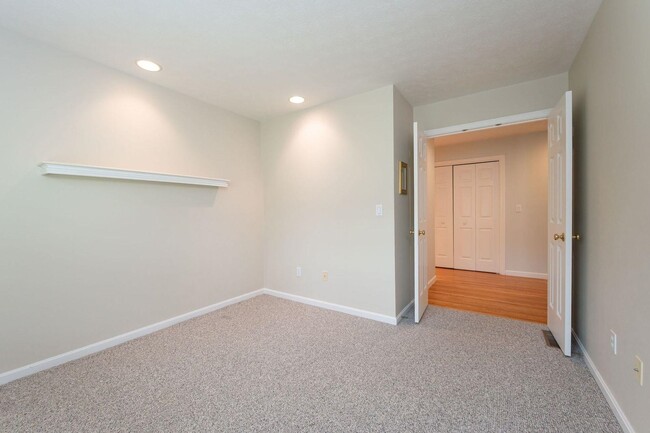 Building Photo - 23 Gleneagle Dr