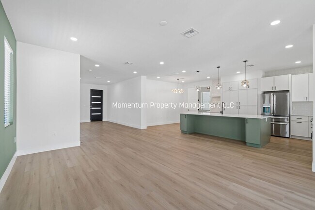 Building Photo - 6401 S Richard Ave