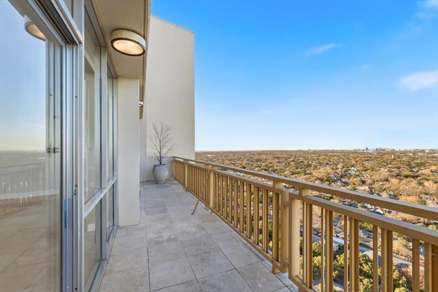 Building Photo - 6211 W Northwest Hwy