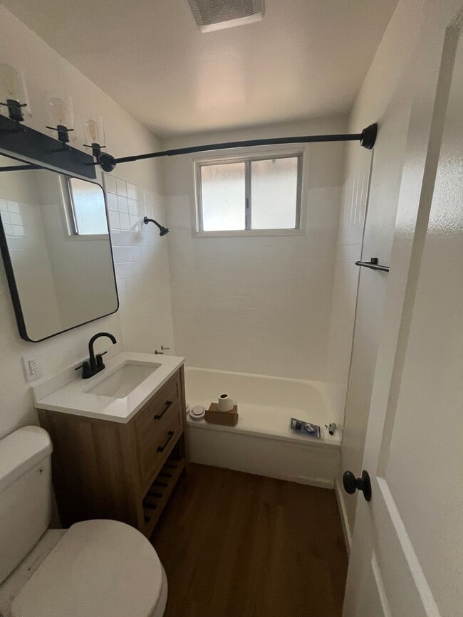Building Photo - Lovely 3 Bedroom 1 Bath House with Garage