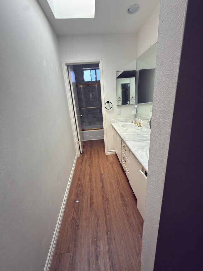 Building Photo - DESIRABLE TWO BEDROOM TWO BATH HOME IN STUDIO CITY