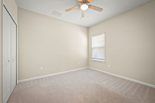 Building Photo - Spacious 4-Bedroom Home with Screened Pati...
