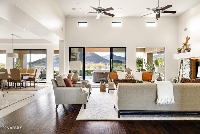 Building Photo - 9894 E Miramonte Dr