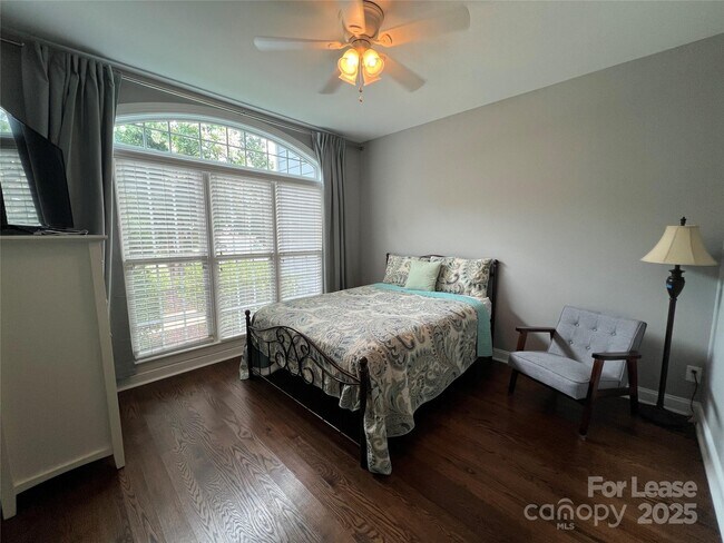 Building Photo - 1212 Toteros Dr