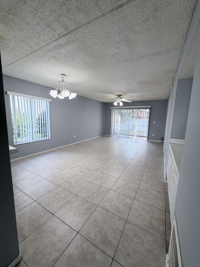 Building Photo - 5628 Blue Shadows Ct