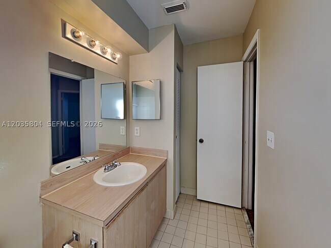 Building Photo - 2121 NW 184th Way