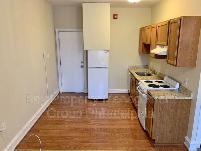 Building Photo - 4439 Chestnut St