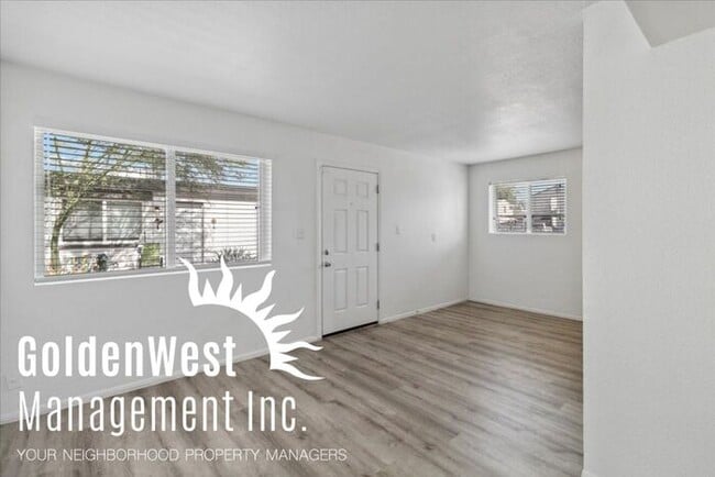 Building Photo - Single Level Spacious 2Bdm 1Ba Apartment i...