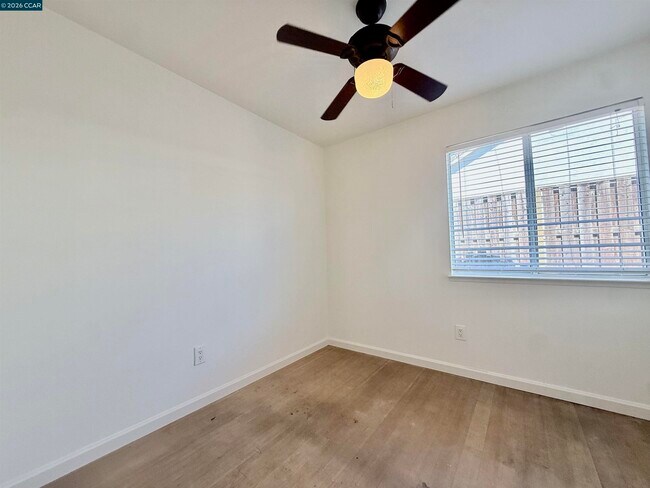 Building Photo - 1746 Highland Cir