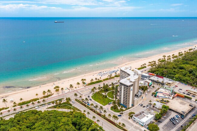 Building Photo - Beachfront Bloo's -2 Units-Ocean View Balc...