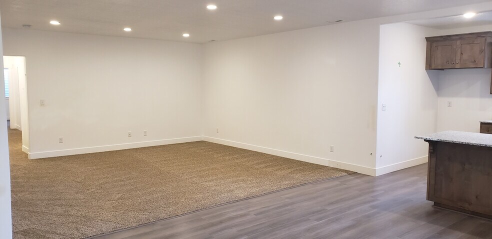 Building Photo - 1102 N 700 W