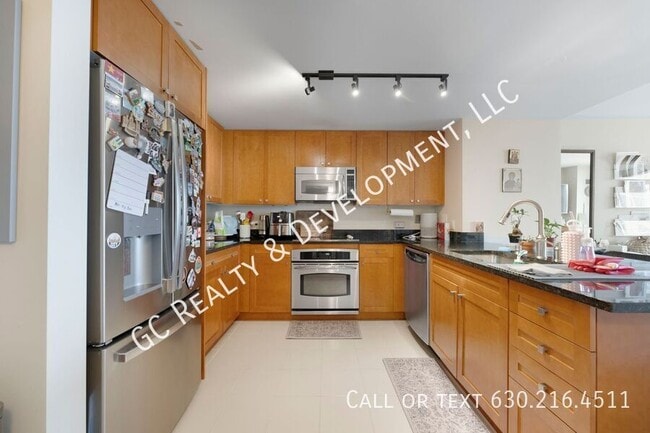 Building Photo - 807 Davis St