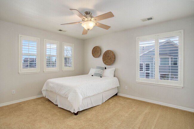 Building Photo - Gorgeous home within the prestigious priva...